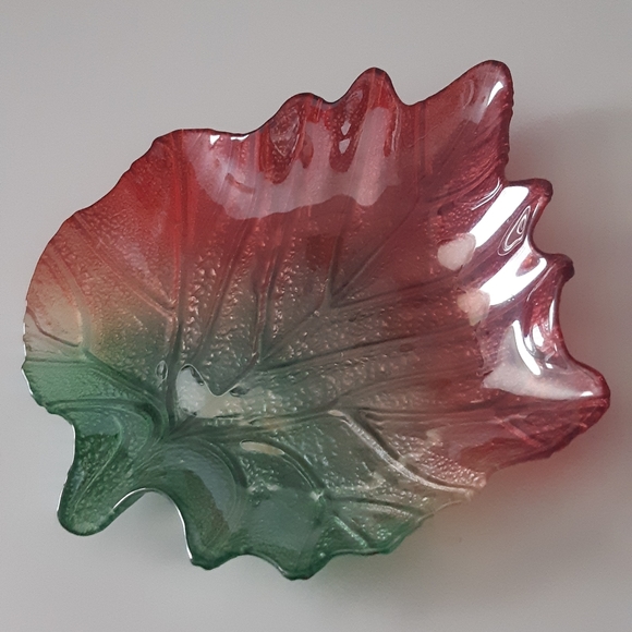 Glass blown Leaf platter/bowl | NEW - Picture 1 of 11